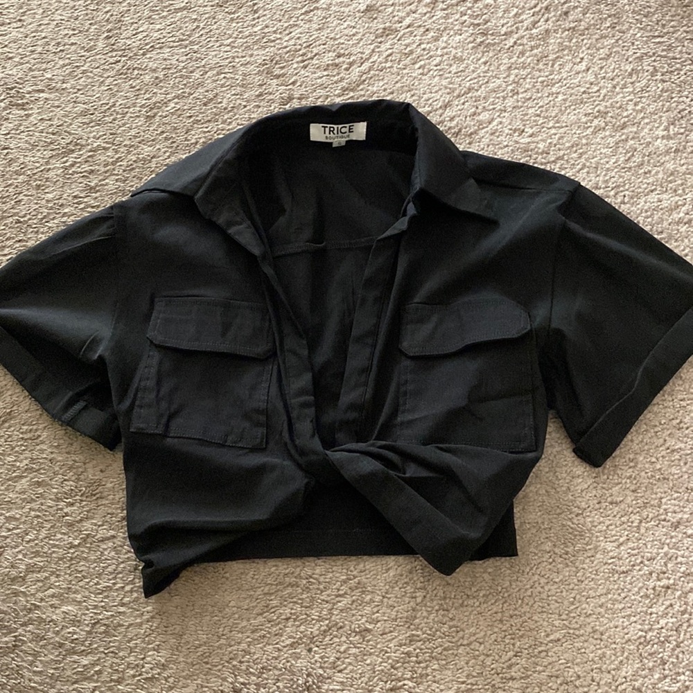 Black short sleeve crop top